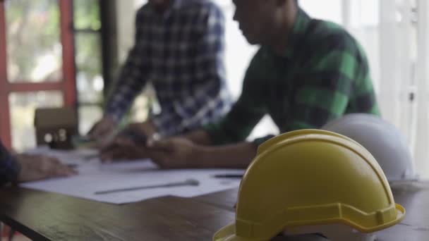 Civil Engineer Team Together Architect Foreman View Blue Print Plan — Vídeo de stock