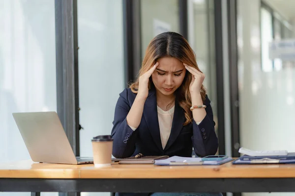 Female Accountant Having Headache Overloaded Work Stressed Woman Headache Working — Fotografia de Stock