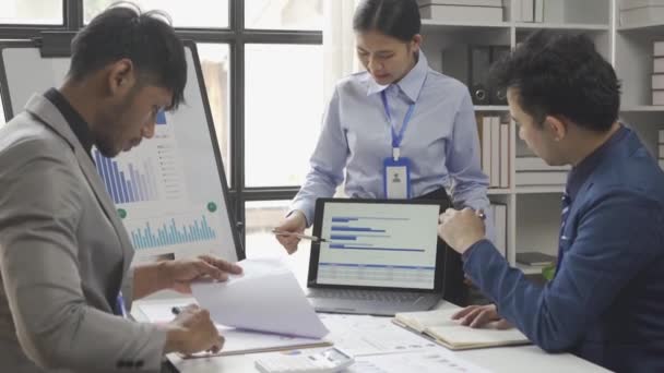 Spotkanie Accounting Concepts Asia Business Consultants Celu Przeanalizowania Omówienia Sytuacji — Wideo stockowe