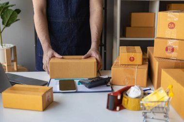 Küçük işletme girişimcileri, müşterilerden nakliye adreslerini not alın, çevrimiçi mağazalarda siparişleri yönetin, İnternet üzerinden satış yapın, KOBİ 'ler, e-ticaret girişimleri.