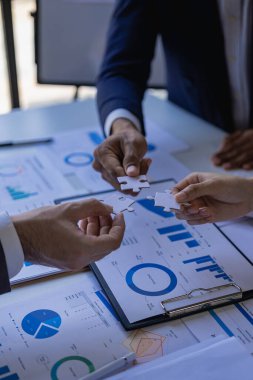 Yatırım ekibi borsa analizine başvurun İş yapısı analizi ve bilgi alışverişi insan kaynakları işe alım takım çalışması stratejisi ve rekabet dikey imajı