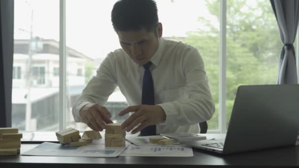 Planering Risk Och Strategier Business Asiatiska Manliga Affärsman Bygga Ett — Stockvideo