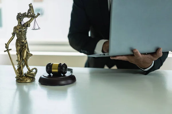 Lawyer Working Statue Justice Scales Judge Hammer Justice Advice Concept — Stock Photo, Image