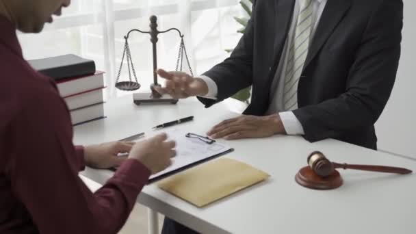 Avukat Adamına Rüşvet Teklif Etmeyi Reddediyor — Stok video
