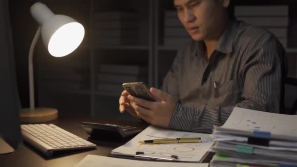 Asian Male Businessman Working Financial Documents Desktop Computer Till Late — Stock Video