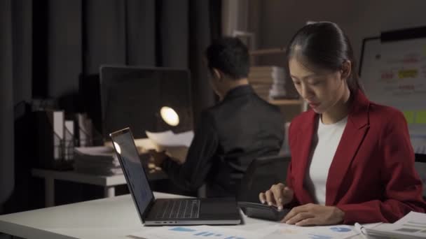 Jeune Homme Affaires Asiatique Homme Femme Travaillant Bureau Avec Des — Video