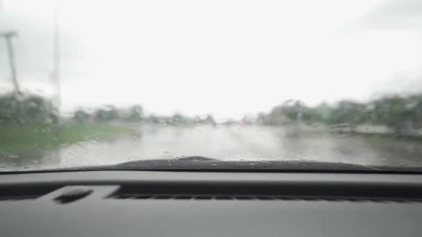 Відео Зняте Автомобіля Їде Дощовій Дорозі Протягом Дня Таїланді Чіангмай — стокове відео