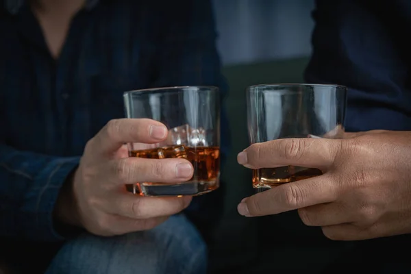 Alcoolismo Dependência Álcool Ideias Das Pessoas Homem Alcoólico Com Frasco — Fotografia de Stock