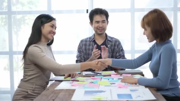 Kelompok Bisnis Baru Berpegangan Tangan Lambat Gerakan Sukses Manajemen Bisnis — Stok Video