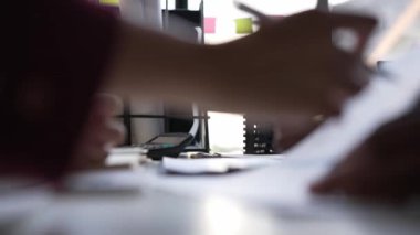 Toplantıda proje planları ve mali sonuçlar, piyasa stratejisi analizi ve borsa ticareti ele alındı.