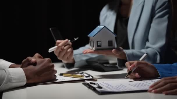 房屋和房地产销售会议 如何成功地向客户展示和销售 — 图库视频影像