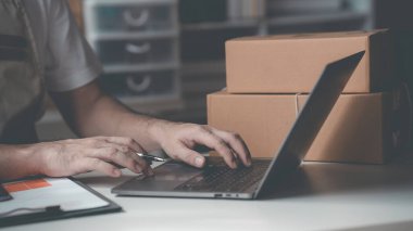 Küçük İşletme, KOBİ Sahibi, Online Siparişler, Kayıt Verileri, İş Büyümesi, Ürün Satma, Kutularla Çalışma, Ev, Ofis, Girişim İşletmeleri, KOBİ, Kapatma