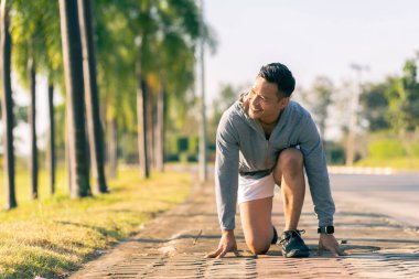 Fiziksel enerji ve günlük rutin sağlık için egzersiz yapan yeni başlayanlar. Hedefler ve maratonlar