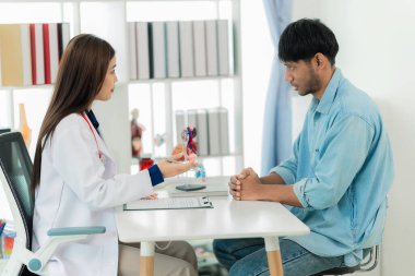 Ürologlar erkek hastalara prostat sorunları hakkında danışmanlık yaparlar. Üreme onkolojisi ve erkek üreme organları konusunda uzmanlaşmış doktorlar.