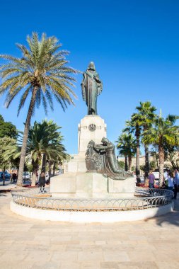 Malta 'nın başkenti Valletta, Akdeniz' in en iyi iki doğal limanı arasında yer alan bir yarımadada güçlendirilmiş bir şehirdir..