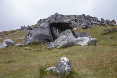 Castle Hills tırmanmak ve kaya yapmak için son derece popüler bir yerdir. Rezervde çok sayıda vidalanmış tırmanış var.
