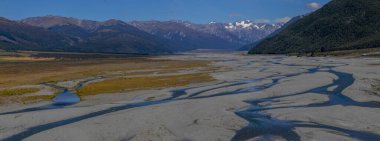 Waimakariri Nehri, Yeni Zelanda 'nın Güney Adası' nın doğu kıyısındaki Canterbury 'deki en büyük nehirlerden biridir..