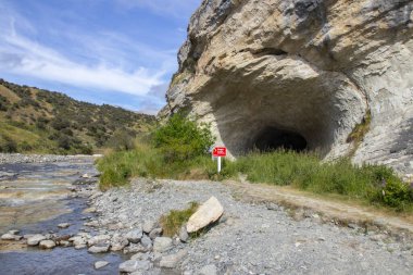 Mağara Akıntısı Rezerv rayları ve Yeni Zelanda 'da mağara yürüyüşü