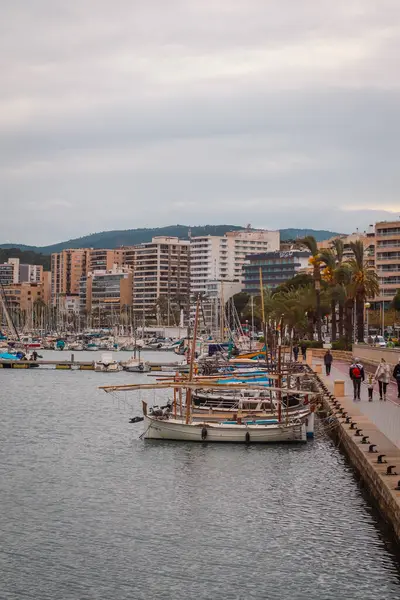 Palma Mallorca Spanya Nisan 2022 Port Palma Konuşlanmış Tekneler Kaldırımda — Stok fotoğraf