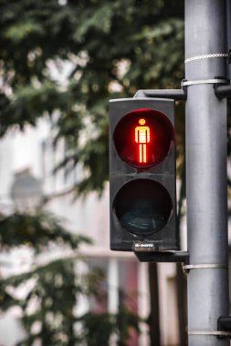 Sol tarafında kopyalama alanı olan yayalar için kırmızı trafik ışığı