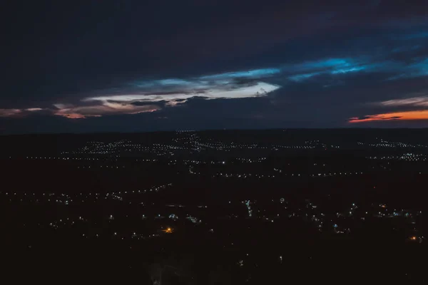 Τοπίο Των Φώτων Στα Χωριά Ηλιοβασίλεμα Σύννεφα — Φωτογραφία Αρχείου