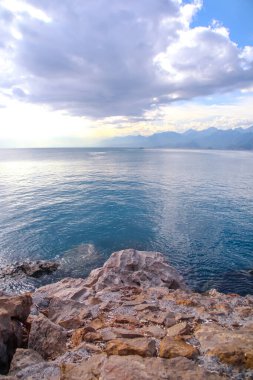 Akdeniz ve dağlar Antalya kıyılarından görülebilecek mesafede zirveye ulaştılar