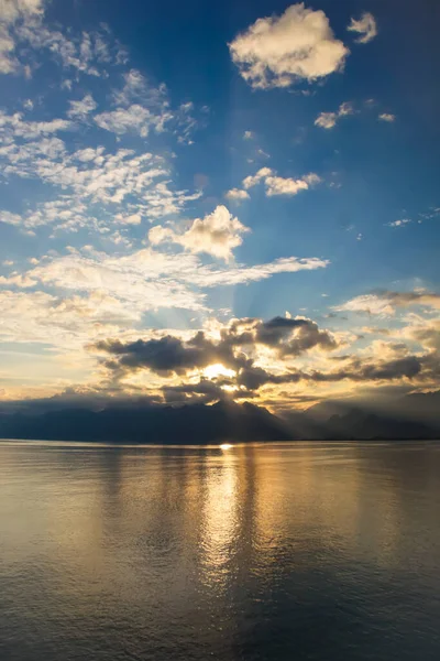 Akdeniz manzarası, günbatımında uzak dağlar, Antalya, Türkiye