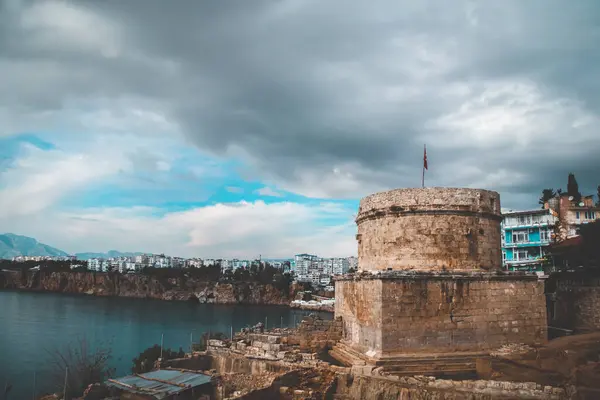 Вежа Анталії Туреччина Під Час Хмарного Дня — стокове фото