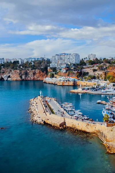 Antalya Turcja Listopada 2022 Pejzaż Miejski Rzymskiego Portu Kolorowymi Jachtami — Zdjęcie stockowe