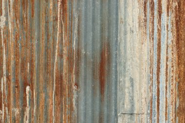 Eski çinko duvar dokusu arka plan, galvanize metal kaplama üzerinde paslı.