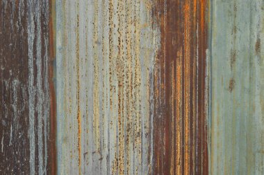 Eski çinko duvar dokusu arka plan, galvanize metal kaplama üzerinde paslı.