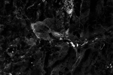 Yüksek çözünürlüklü siyah gri mermer desenli arka plan, pürüzsüz parıltı desenli ve konforlu doğal taşların karşı görünüşü.