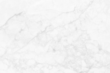 Detaylı yapıya sahip beyaz mermer arkaplan. Yüksek çözünürlüklü, parlak ve lüks. İç veya dış mekan için doğal desenler içeren soyut taş zemin..