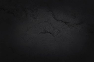 Koyu gri kayrak dokusu yüksek çözünürlüklü, arka planda siyah taş duvar var..