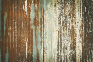 Eski çinko duvar dokusu arka plan, galvanize metal kaplama üzerinde paslı.