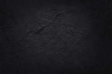 Arka plan ve tasarım çalışmaları için yüksek çözünürlüklü doğal desenli koyu gri kayrak dokusu. Siyah taş duvar.