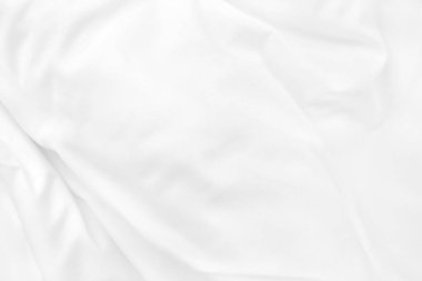 Yatak odasındaki beyaz çarşafı ve kırışık battaniyeyi kapat. Sabah uyandıktan sonra..