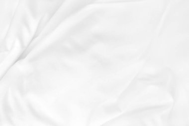 Yatak odasındaki beyaz çarşafı ve kırışık battaniyeyi kapat. Sabah uyandıktan sonra..