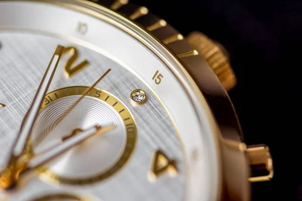 Klasik Altın Kronograf Kol Saati Yakından Lüks Saat Detayı — Stok fotoğraf