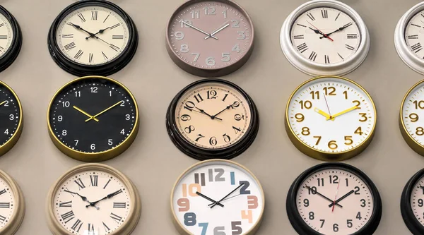 Relojes Vintage Analógicos Relojes Electrónicos Mecánicos Con Números Agujas Reloj —  Fotos de Stock