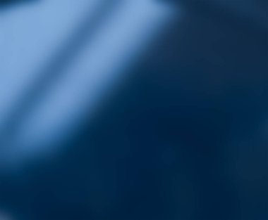 Odaklanamayan bulanık arkaplan, mavi duvardaki bir pencereden gelen ışık veya mavi bir odada