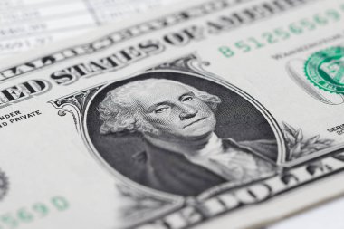 Amerikan 1 dolarlık banknotuna yakından bakın..