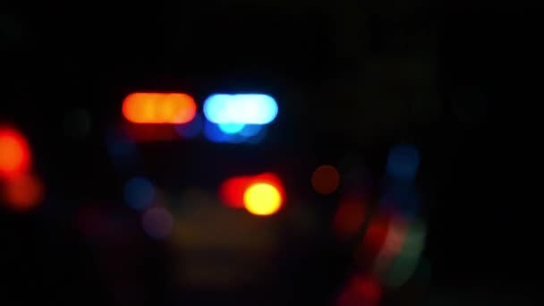 Vészhelyzeti Jármű Villogó Fények Rendőrautó Tetején — Stock videók
