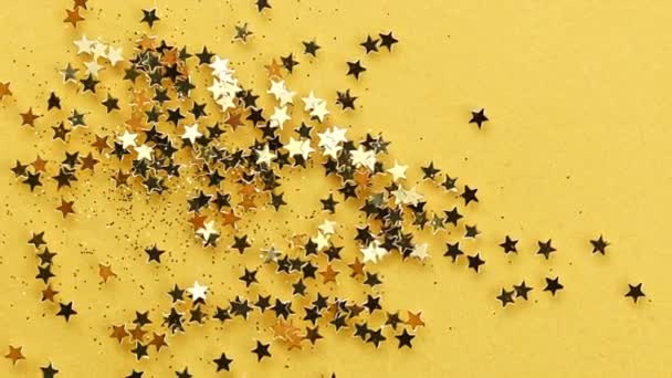 Estrellas Doradas Sobre Fondo Amarillo Star Sparkles Brillante Fondo Para — Vídeos de Stock
