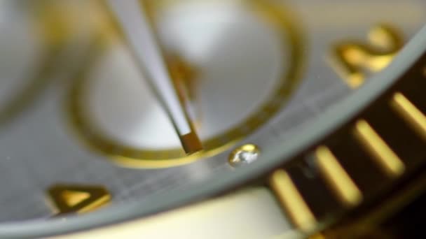 Relógios Pulso Ouro Perto Relógio Mão Com Segundos Mão Ticking — Vídeo de Stock