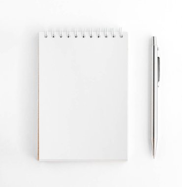 Kalemli Spiral Notepad. Beyaz defter ve kalem