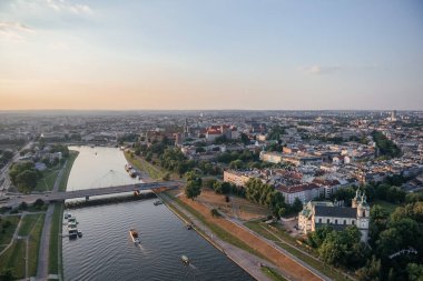 Krakow 'da Akşam Parlaması: Vistula' ya Bakan Wawel Şatosu,