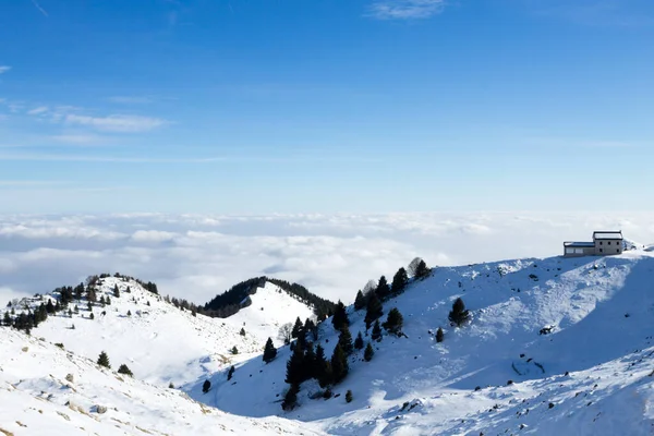 Alplerden Gelen Karlı Kış Manzarası Grappa Dağı Kış Görünümü — Stok fotoğraf