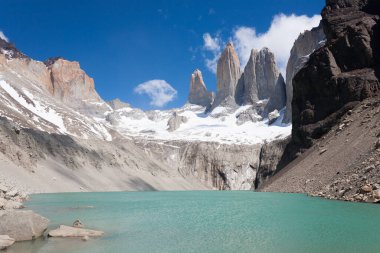 Torres del Paine doruklarına görünümü, Şili. Şili Patagonya manzara. Temel Las Torres bakış açısı