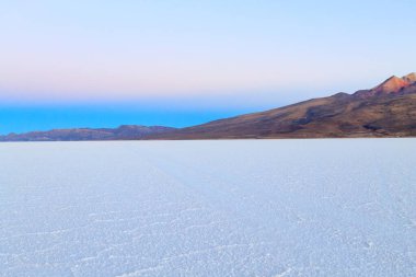 Salar de Uyuni, Bolivya. Dünyadaki en büyük tuz düzlüğü. Bolivya manzarası. Cerro Tunupa görünümü